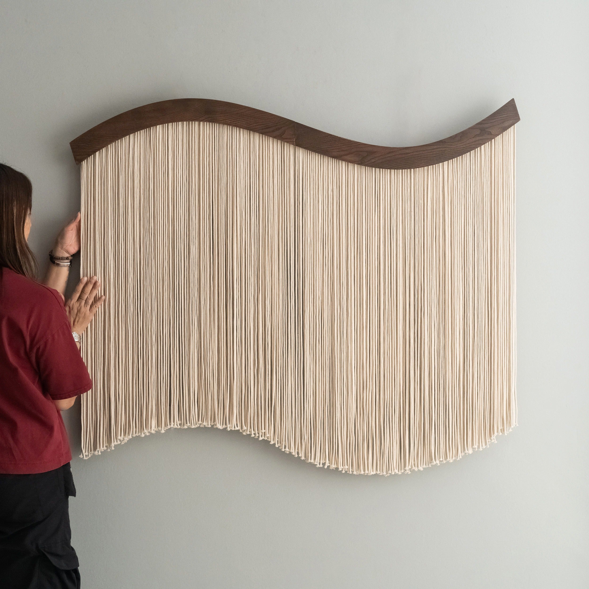 The Curve Wall Hanging – Minimalist Wavy Macrame Wall Art U07