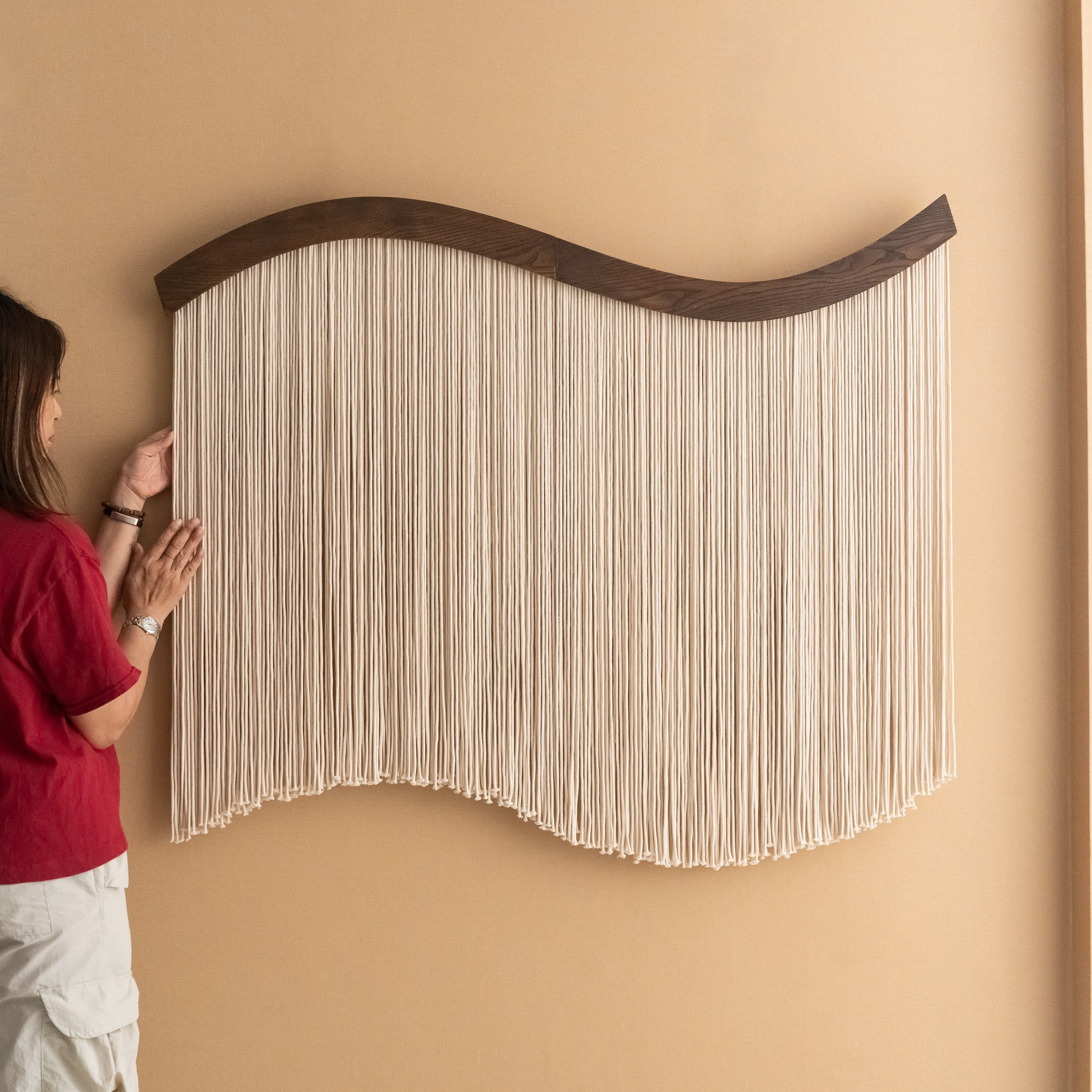 The Curve Wall Hanging – Minimalist Wavy Macrame Wall Art U07