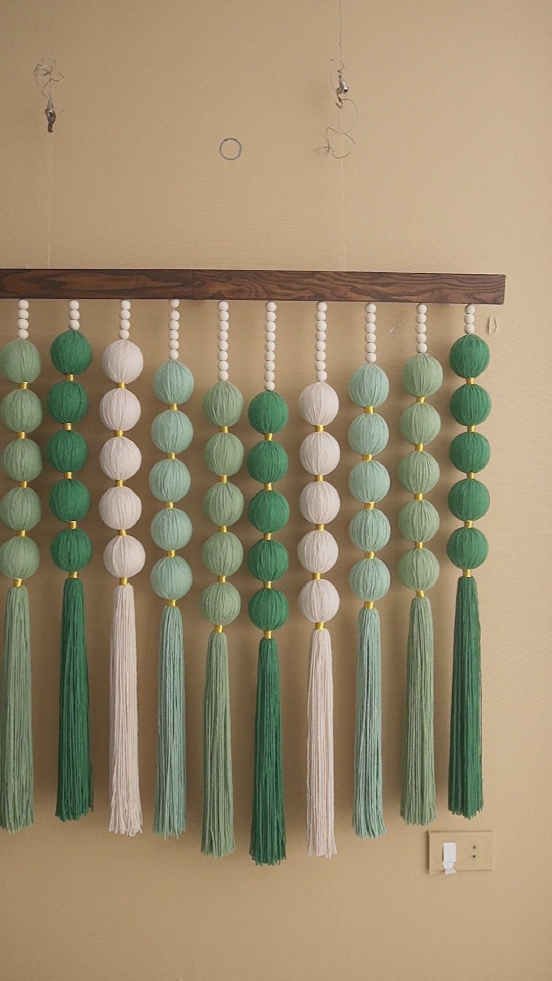 Green Pearls Macrame Wall Hanging – Wall Hanging Decor and Fiber Wall Art U27